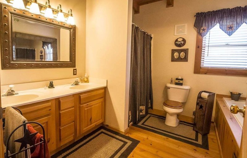 bathroom curtains in a log home bath