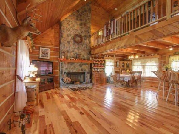 log cabin with no rugs