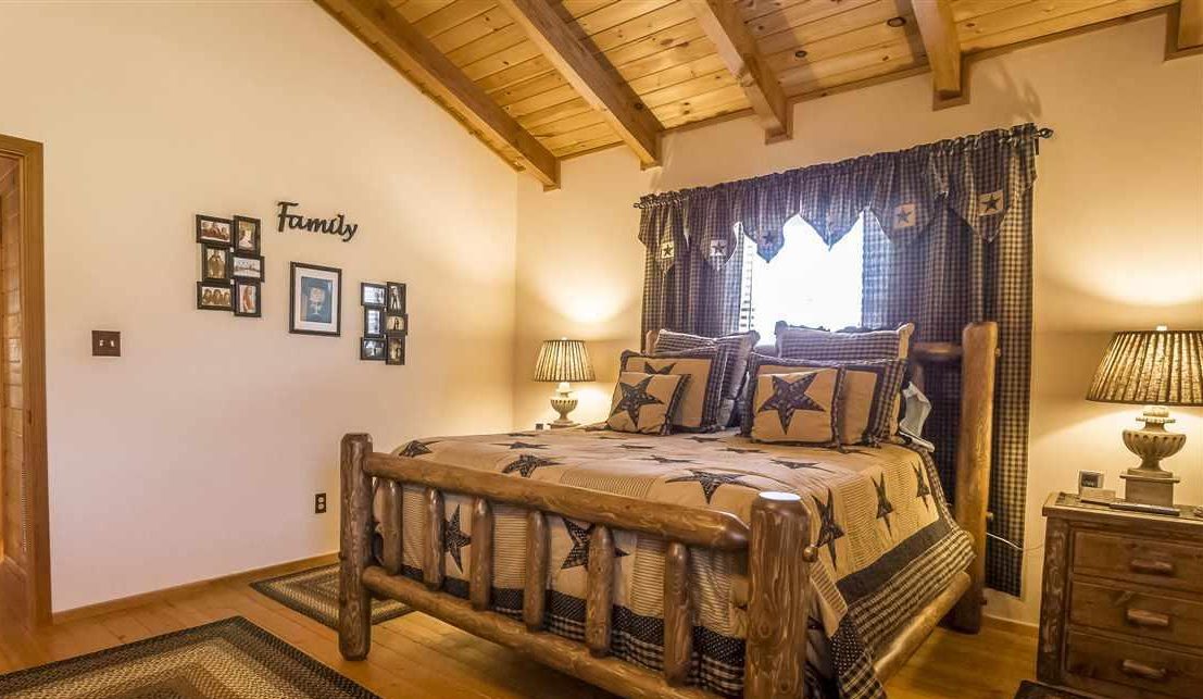 log home bedroom with country curtain theme