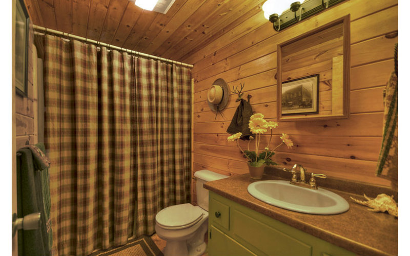bathroom cabin decor